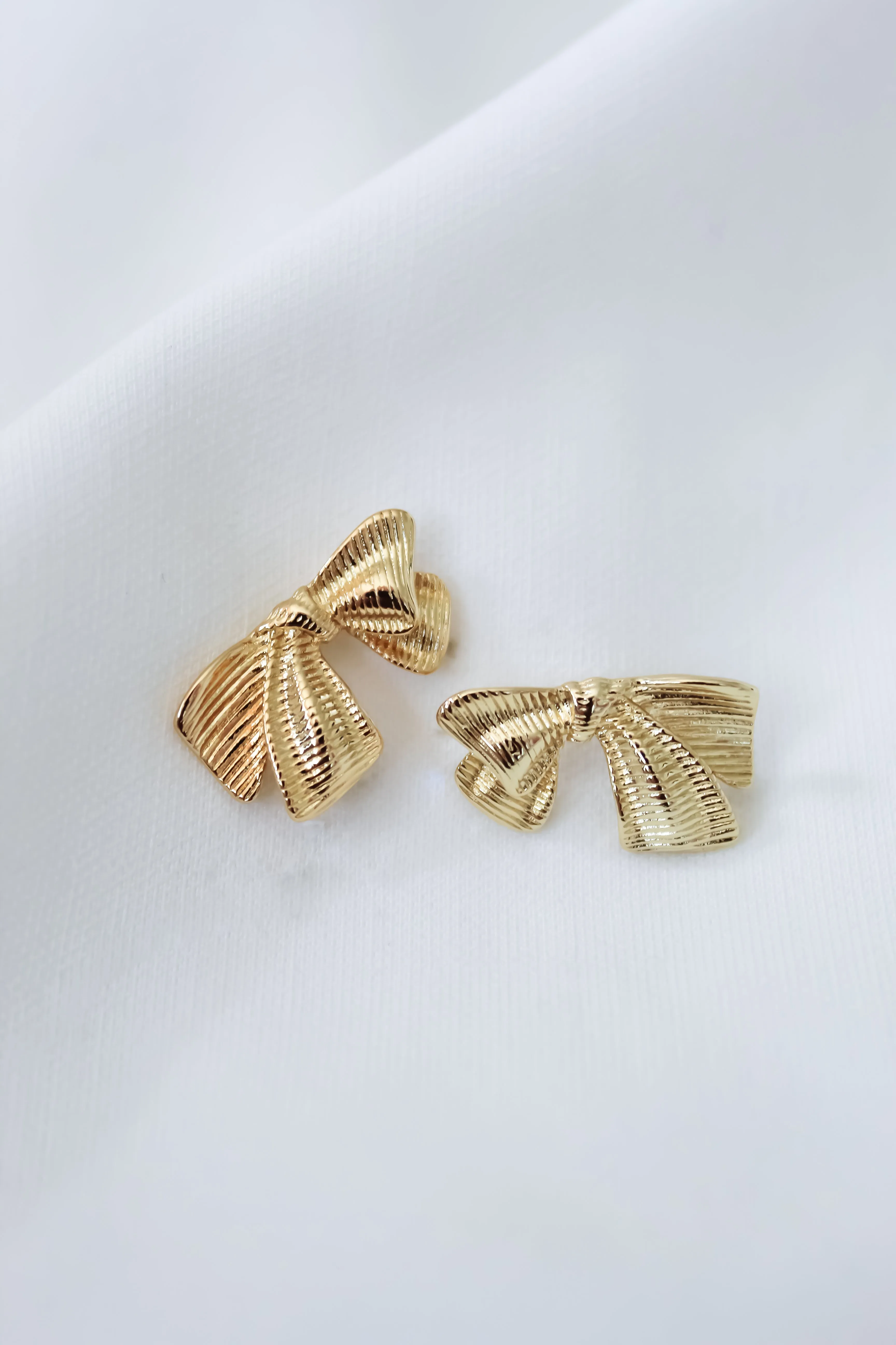 Izzy Bow Studs