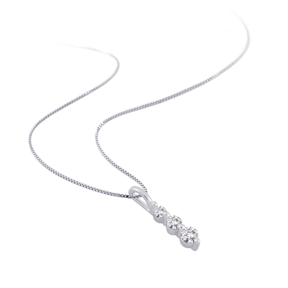 KATARINA Three Diamond Pendant Necklace (1/4 cttw)