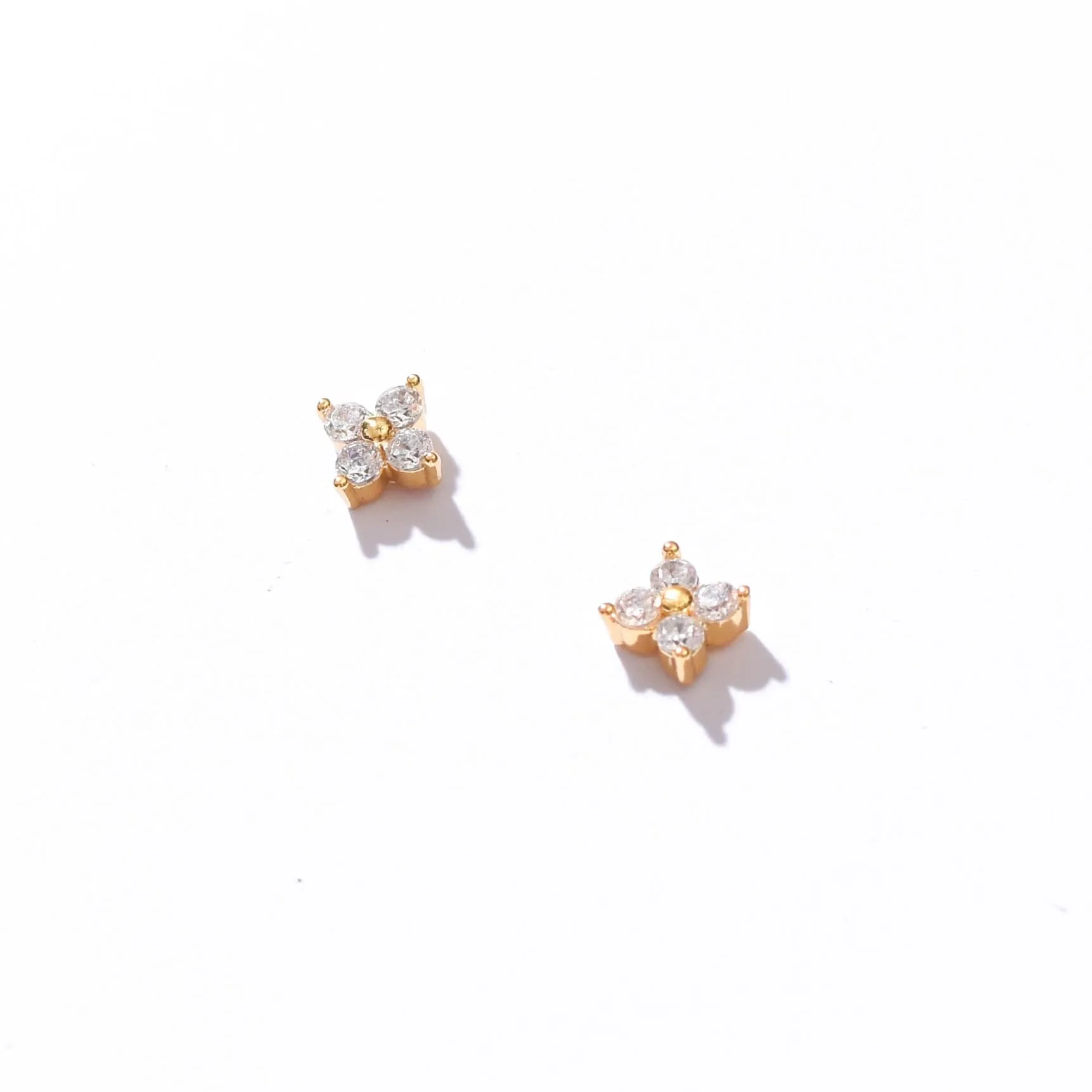 Orkid Studs | White