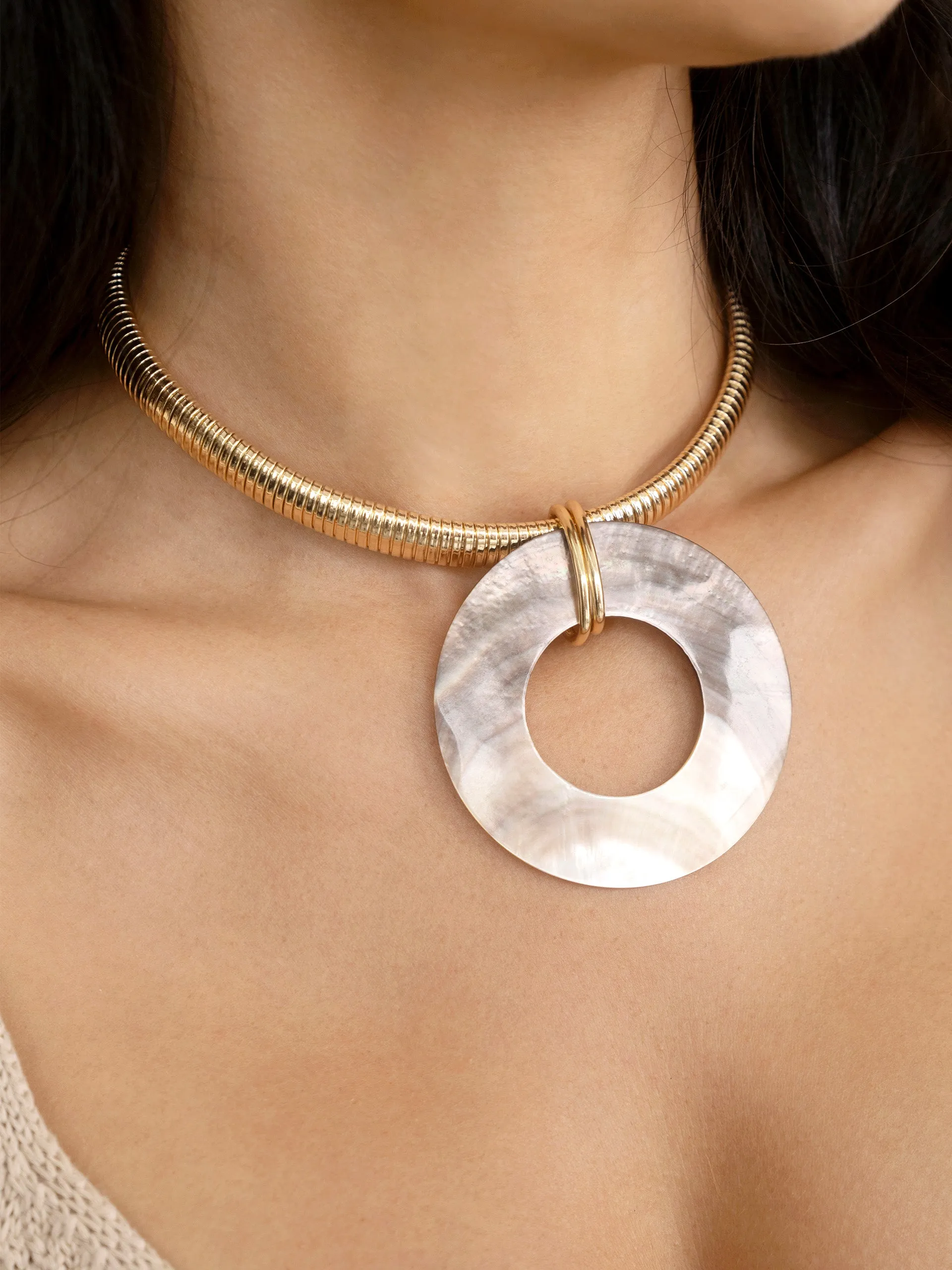 Shell Open Circle Pendant Flex Chain Necklace