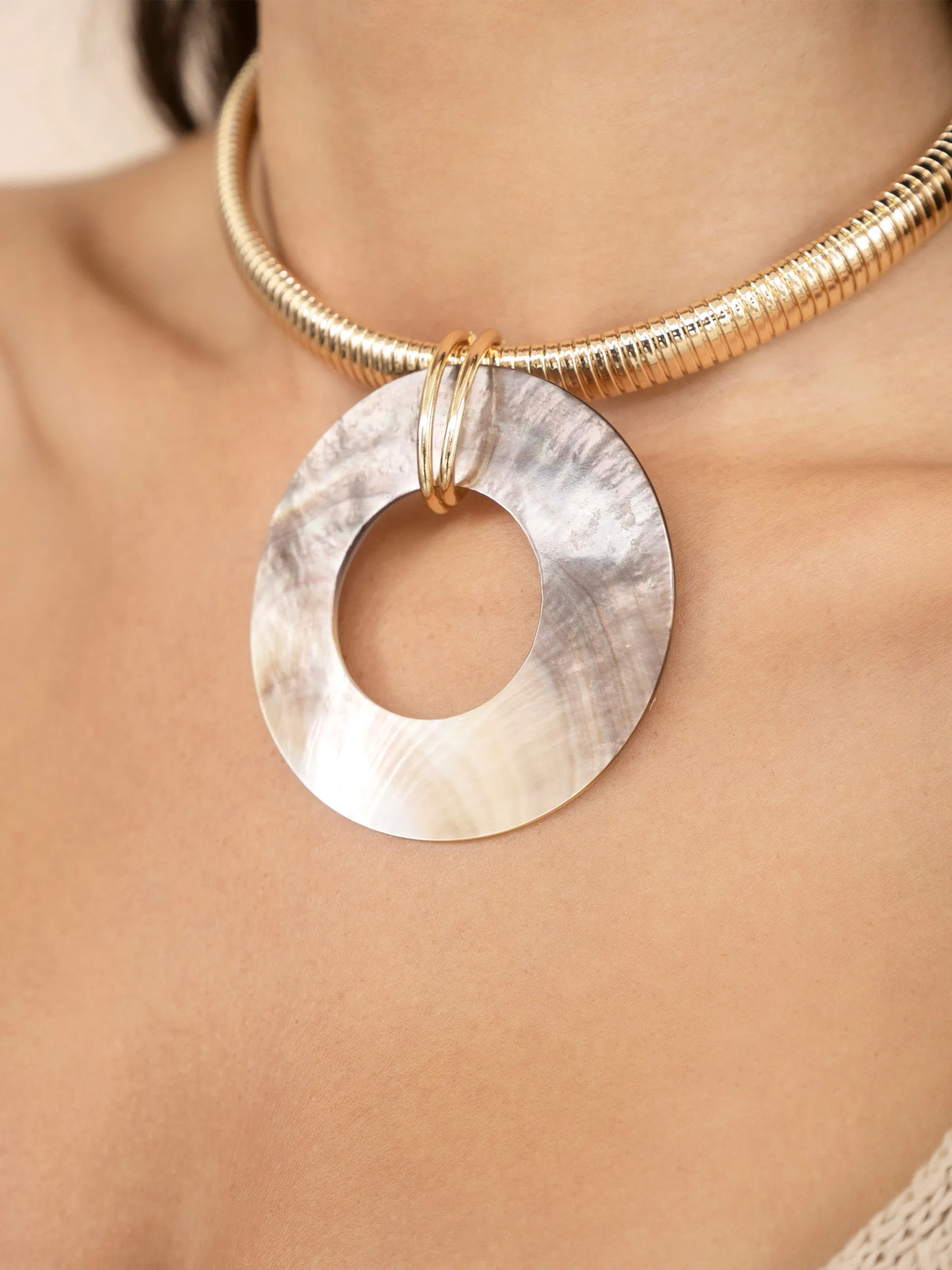 Shell Open Circle Pendant Flex Chain Necklace