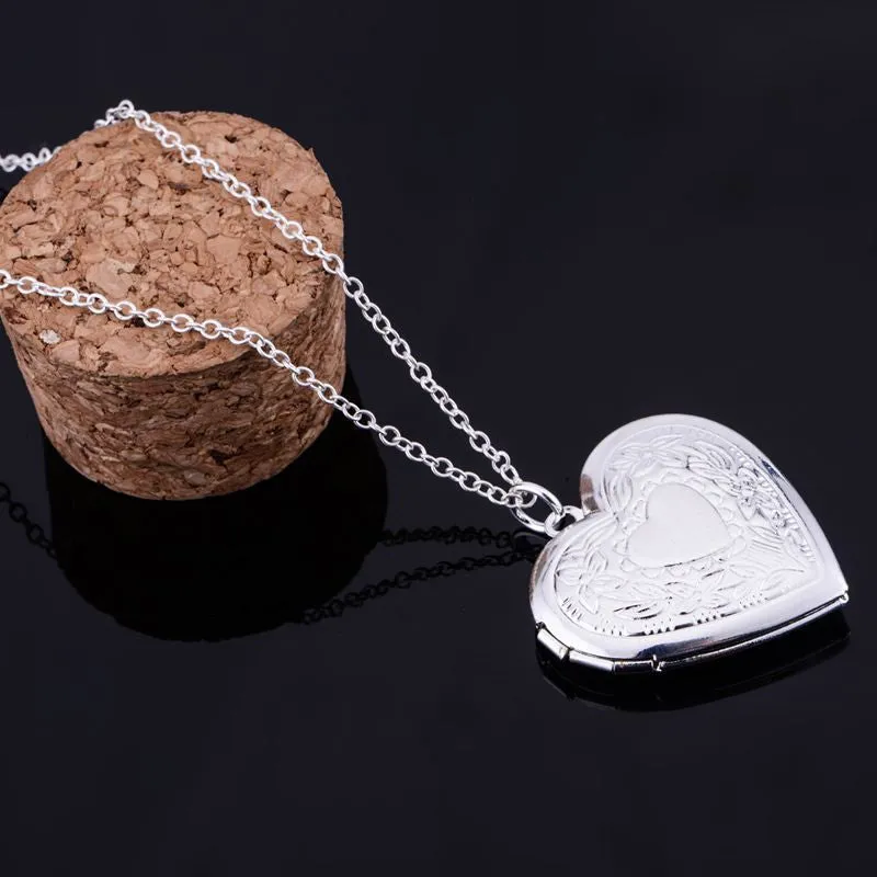 Silver Shiny Fashion Pendant Necklace